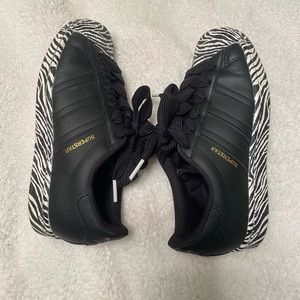 Zebra print adidas superstar women’s size 6.5 in excellent condition